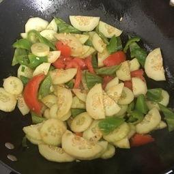 吃白瓜炒辣椒,白瓜炒辣椒，辣中带鲜，清爽可口