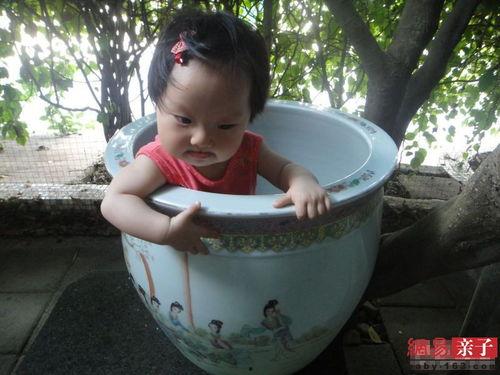 孩子吃瓜搞笑视频