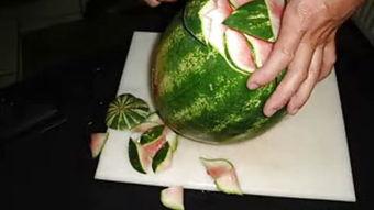 国外吃瓜群,揭秘国际热点事件背后的热议与观点