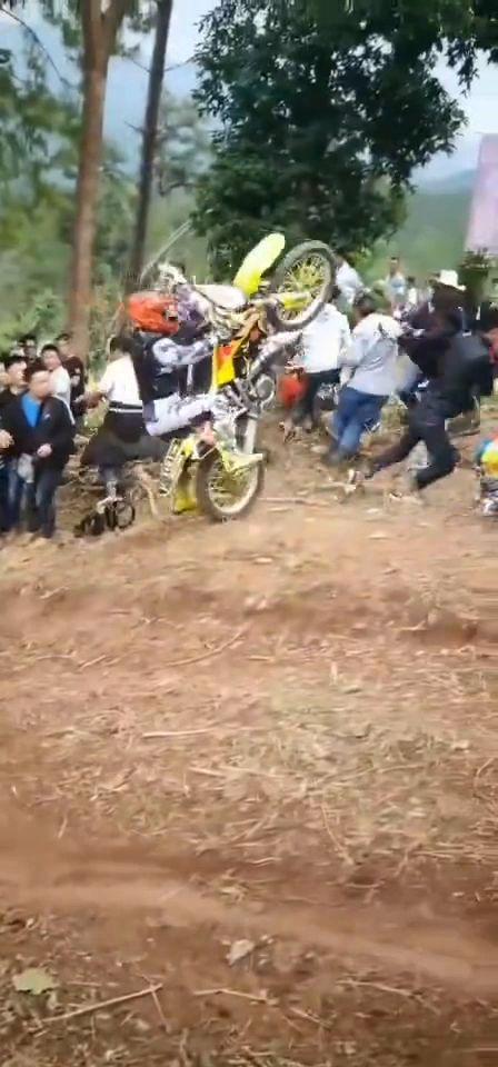 吃瓜群众遭殃事件,揭秘网络暴力事件的背后真相