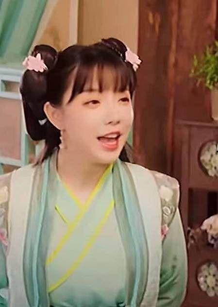 王奕萌吃瓜少女